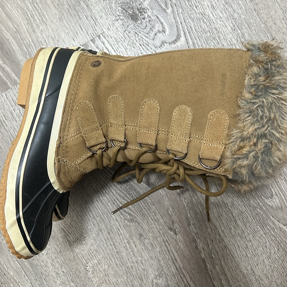 Winter Boots 🥾 - Picture 3 of 5
